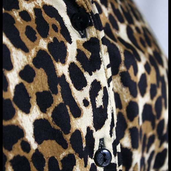 RAWR! Cheetah print button up top, size 26 - Picture 3 of 6